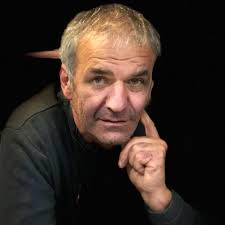 In ottemperanza alla circolare della Presidenza del Consiglio dei Ministri  del 22 aprile 2025 che trasmette la deliberazione di cinque giorni di lutto  nazionale per la scomparsa di Papa Francesco e raccomanda