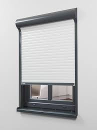 Jetzt Vor Kalte Fremden Blicken Und Einbrechern Schutzen Mit Unserem Elegan Blicken Fenster Mit Rolladen Rollladen Hausverkleidung