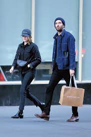 Dave mccary worked as a director on every battle from john lennon vs bill o'reilly to rasputin vs stalin and additionally worked as an editor on every battle up to mozart vs skrillex. Emma Stone Ihre Hochzeit Mit Dave Mccary Vogue Germany
