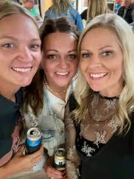 Been a busy bee lately #epoxyresin #customtumblers #alumilite #crafting