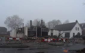 Vermoedelijk is de brand ontstaan bij werkzaamheden op het dak, vertelt een woordvoerder van de veiligheidsregio groningen. Leegstaand Winkelpand En Woning Aan Beneden Oosterdiep Uitgebrand Menterwolde Info