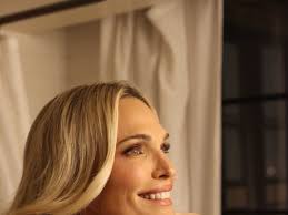 Molly Sims Takes Us Behind the Scenes of the 'Kinda Pregnant' Premiere