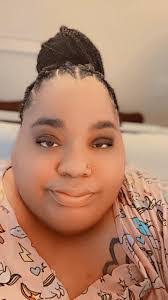 Goldie Cox's Instagram, Twitter & Facebook