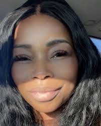 Robyn Folsom's Instagram, Twitter & Facebook