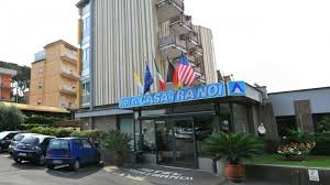 L'hotel casa tra noi si trova sulla sommità di via di monte del gallo, una piccola oasi di tranquillità nel cuore di roma, a pochi minuti a piedi dal vaticano e da piazza san pietro.confina col verde di villa abamelek dove ha sede l'ambasciata russa, e la chiesa cristiana ortodossa da poco ultimata e visitabile. Location Per Eventi Aziendali Vicino Roma Hotel Per Eventi Ricevimenti Feste
