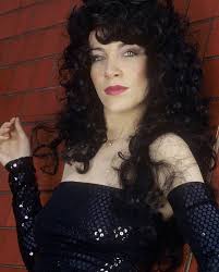 Annie Lennox 1982 In 2020 Annie Lennox Scottish Bands Martina Mcbride