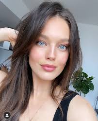 Emily Dodonato Brown Hair Blue Eyes Brown Hair Blue Eyes Girl Hair Colors For Blue Eyes