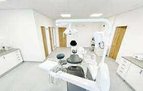 Internista a rehabilitační lékař (*1958), autor či spoluautor publikací bolesti zad, mýty a realita, jak vyrobit pacienta, artróza v komplexním přístupu, jak léčit nemoc šílené. Mudr Dzubak Vladimir Zubna Ambulancia Facebook