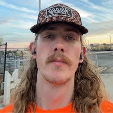 Loren Pittman's Instagram, Twitter & Facebook