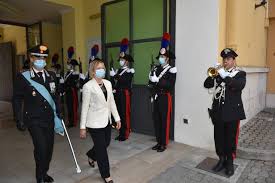 Il comico pugliese uccio de santis ci parla dei rapporti uomo e donna, marito e moglie, e della crisi coniugale. 5 Giugno 2021 Celebrazione Del 207 Annuale Di Fondazione Dell Arma Dei Carabinieri New Pam It Informiamo Brindisi E Provincia