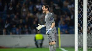 Iker casillas, torwart des fc porto, hat einen herzinfarkt erlitten und befindet sich im krankenhaus. Iker Casillas Herzinfarkt Genesungswunsche Der Promi Kicker Promiflash De