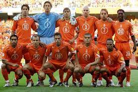 De tsjechen en de nederlanders zullen steeds vaker bij elkaar over de vloer komen. Robben 2004 Czech Fotos Imago