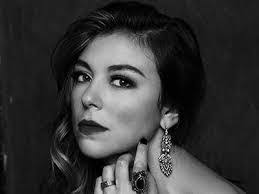 Corinne Winters's Instagram, Twitter & Facebook