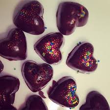 Julie Philippon On Instagram Premier Essai Chocolat Au Micro Ondes Avec Les Moules En Coeur Trudeaucuisine Pas Tout A Fait Au Point Ch Desserts July Food