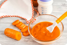 Karena di usia 6 bulan ini adalah peralihan dari makanan cair ke padat, maka tekstur yang dibutuhkan untuk usia pertama makan adalah lumat halus. Porsi Dan Jadwal Pemberian Asi Selama Masa Mpasi Bebe Roosie Minyak Telon