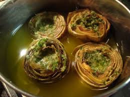 8 carciofi, menta romana un mazzetto abbondante mettere i carciofi a testa in giù in una pentola dai bordi adeguati all'altezza dei carciofi, unire anche i gambi tagliati in pezzi di cinque centimetri circa incastrandoli negli spazi. Carciofi Alla Romana La Cucina Di Lalla