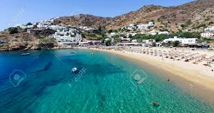 El mar jónico tiene algunas de las playas más hermosas de grecia. Ios Grecia 19 Septiembre 2015 Vista Aerea De Las Playas De La Isla Griega De La Isla De Ios Cicladas Grecia Ios Es Bien Conocida Como La Isla De La Fiesta