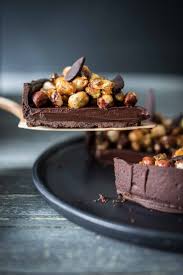 This Delicious Hazelnut Pistachio Chocolate Ganache Tart Recipe Has A Chocolate Base A Dark Chocolate Gana Kuchen Und Torten Schokoladendesserts Ganache Torte