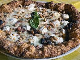 It is prepared with a pizza, sliced in half, accompanied by a small portion of spaghetti with a tomato based sauce. Gnocchi Alla Sorrentina Nel Pignatiello Foodding Il Mangiar Bene In Italia