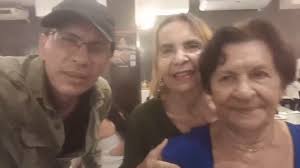 Graças ao Senhor Jesus feliz aniversário pra minha mãe agora são 86 anos de  idade de Creusa Cabral ! No Restaurante No Leitão Churrascaria no bairro  Porto da Madeira Recife Pernambuco ! Anselmo Cabral ...