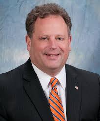 Split City Council vote selects former Federal Way Police Chief as City  Manager