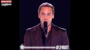 La voix de johnny a résonné ce vendredi soir dans une salle parisienne, où le chanteur s'était produit à plusieurs reprises. La France A Un Incroyable Talent Jean Baptiste Guegan Sosie Vocal De Johnny Scotche Le Jury Avec Je Te Promets