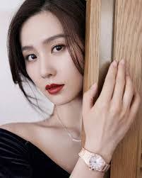 Nguyet Luu's Instagram, Twitter & Facebook