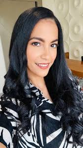 Makeup and peinado para esta hermosa madrina ✨🥰 Un rostro de porcelana  para lucir 😍, Makeup @yayacas_rd, Peinado @hairlabstudiord by Yanet, ¿Ven  esa melena negra natural? Wow de espectacular