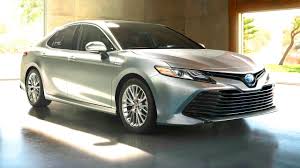 There are quite a few differences. Toyota Camry 2018 2018 Toyota Camry Le And Xle All New 2018 Camry Hybrid Youtube