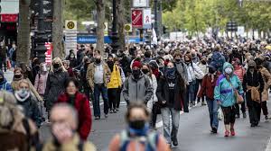 Für märz bis mai wurden rund 100 millionen euro ausgezahlt, teilte die kassenärztliche vereinigung am mittwoch. Gegner Der Corona Massnahmen Demonstrieren In Berlin Rbb24