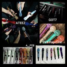 It in a reality show by himself.and thats why his microphones color is red. Ari V Tvittere Ateez Joined The High Class Group Of Bgs With Colourful Mics