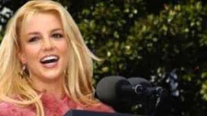 Ricky Martin luce hijos y palmito en la playa