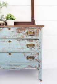 1 parte de praf de vopsea se amestacă cu 1 parte de apă. How To Paint A Chippy Farmhouse Dresser With Milk Paint Lovely Etc