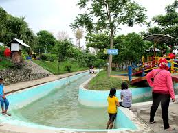 Banyak wisatawan yang ingin berkunjung ke onsen resort hanya untuk mengobati rasa penasaran penginapan yang berbentuk. Alamat Dan Harga Tiket Masuk Joglo Park Pacet Mojokerto Menikmati Suasana Liburan Seperti Di Jawa Tengah Daka Tour