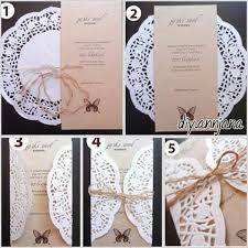 Seperti desain yang pertama, nama kedua mempelai terlihat jelas, nanti undangan akan dibuat. Membuat Undangan Sendiri Khususnya Undangan Wedding Diy Invitation Undangan Pernikahan Wedding Step Kreatif Faire Part Bapteme Diy Mariage Faire Part