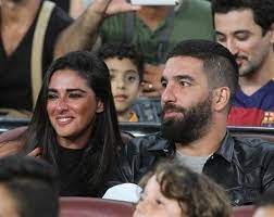 Arda turan'ın sevgilisi aslıhan doğan'ın da tercihi, son yılların popüler cilt germe uygulaması ameliyatsız örümcek ağı estetiği oldu. Aslihan Dogan Eski Sevgilisi Arda Turan I Anlatti