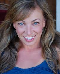 Roni B Offers Designer-Clothing Looks at Affordable Prices