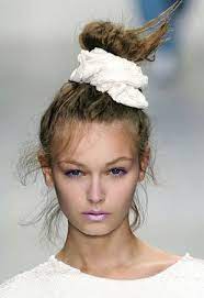 Diy Vintage Scarf Scrunchies Thefashionspot Scrunchie Hairstyles Hair Accesories 90s Hairstyles