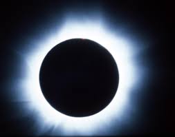 März 2015 von deutschland aus eine partielle verfinsterung der sonne das nächste hierzulande sichtbare schattenspiel findet am 25. Sonnenfinsternis 2015 Die Wichtigsten Fragen Und Antworten Osterreich Vol At