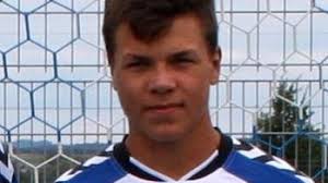 Jugendfußball: Feldspieler stellt sich ins Tor und hält Elfmeter