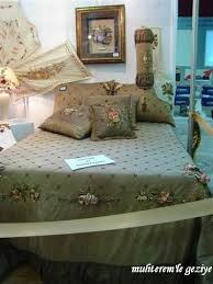 Muhterem Le Geziye Ismek Sergisi Kurdela Nakisi 2 Bolum Ev Dekoru Yatak Ortuleri Ve Yatak Ortusu