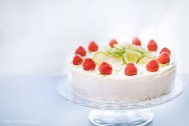 Philadelphia Wickeltorte Mit Limettencreme Und Erdbeeren Limettencreme Torten Lecker Backen