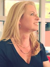 Meet Carter Parsons! Carter is a wife, mother, artist, graphic designer,  jewelry maker, and the creative force behind all of our honey and beeswax  products that the bees didn't produce themselves! In