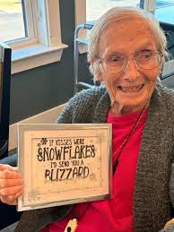 Peppermint Spa Day was magical! Residents mixed up their very own  peppermint sugar scrub and enjoyed mini facials with cool cucumber slices.  A big thank you to Nicole, the massage therapist who