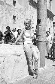 Mode féminine des années 1960. Histoire De La Mode Les Annees 1960 Portail De La Mode