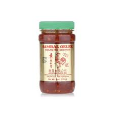 Huy fong's sriracha sauce (/ʃrɪəˈrɑːtʃə/; Huy Fong Sambal Oelek 226g Spinneys Uae