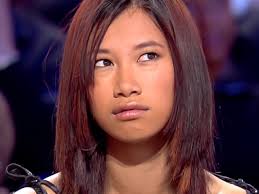 Il la voit pour la première fois et lui déclare sa flamme