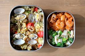 ベガ弁 スタッフたちの弁当no 1争奪戦 20 05 鹿児島の注文住宅はベガハウス 家づくりに役立つスタッフブログ 弁当 たこ飯 エビピラフ