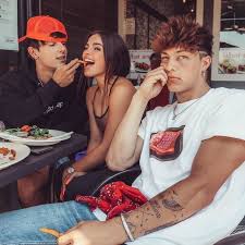 Taylor And Bryce In 2020 Famous Couples Bryce Hall Friend Photoshoot