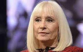 Official raffaella carra' fanpage la mia carriera è stato un continuo sorprendermi e questo è il massimo gioire di una piccola o di una grande cosa. Raffaella Carra Confessione Shock Sul Caschetto Biondo La Verita Solonotizie24